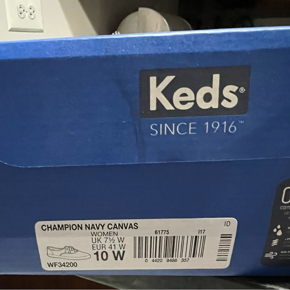 Keds Champion navy women’s gym shoes, size 10W - Picture 2 of 4